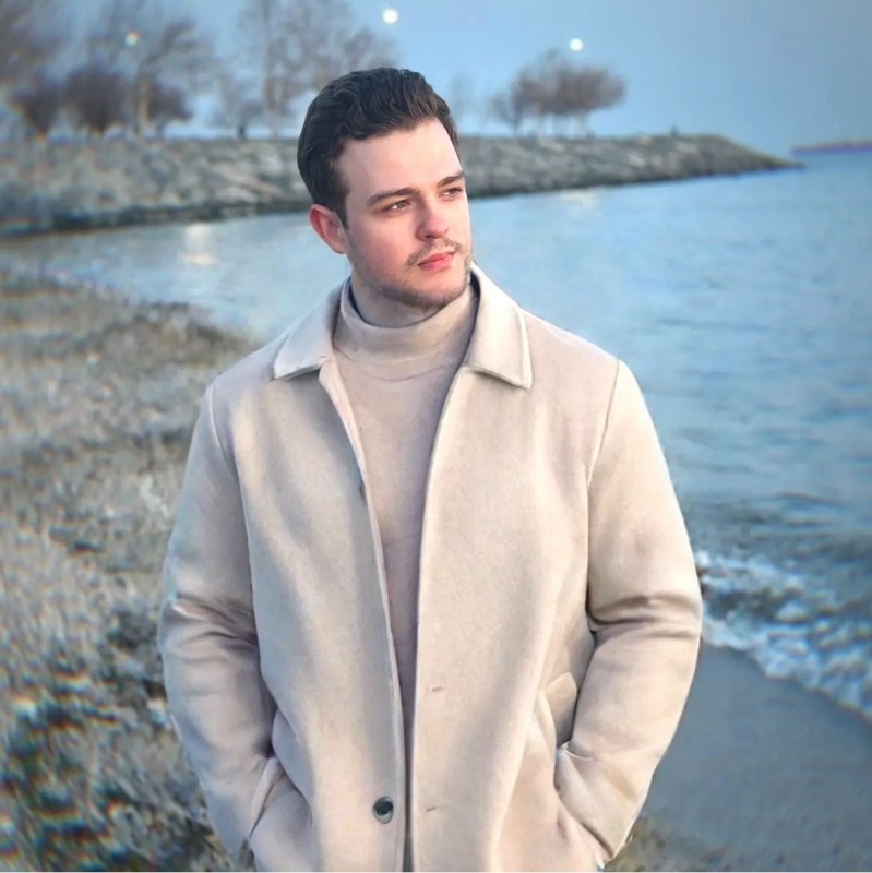 Ethan, Founder of Resili Media
